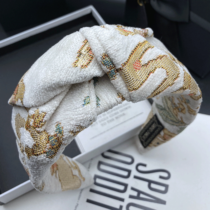 Fashionable Embroidery Hairpin - Ring Toss Outdoor ulasan dan harga